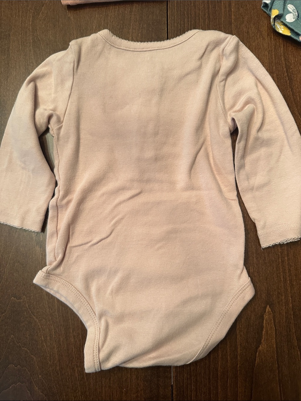 Carter’s Baby Girl Mixed Outfit Bundle - Pink, Peach, White, Gray, Floral - Picture 4 of 9